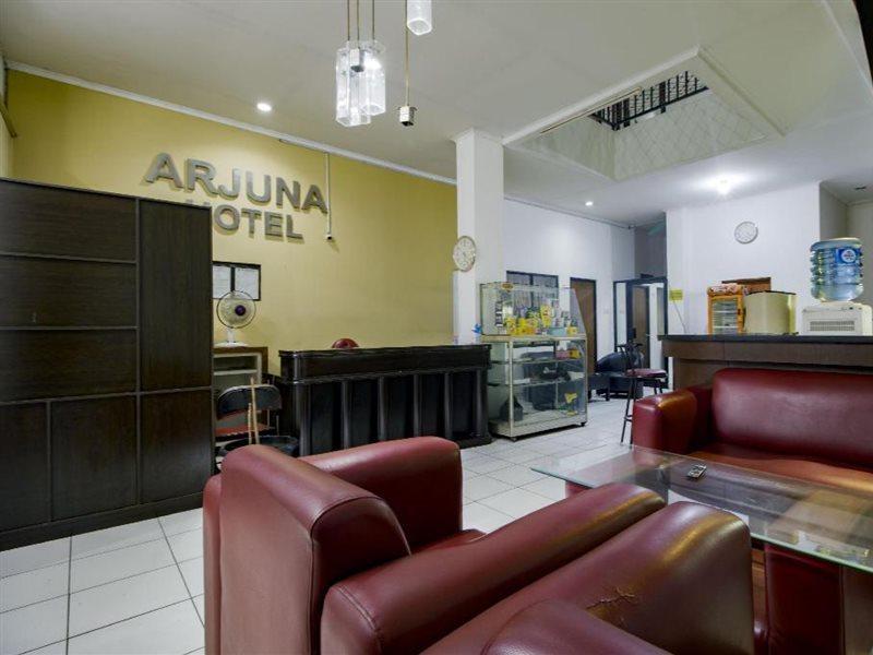 Hotel Arjuna Bekasi Eksteriør billede